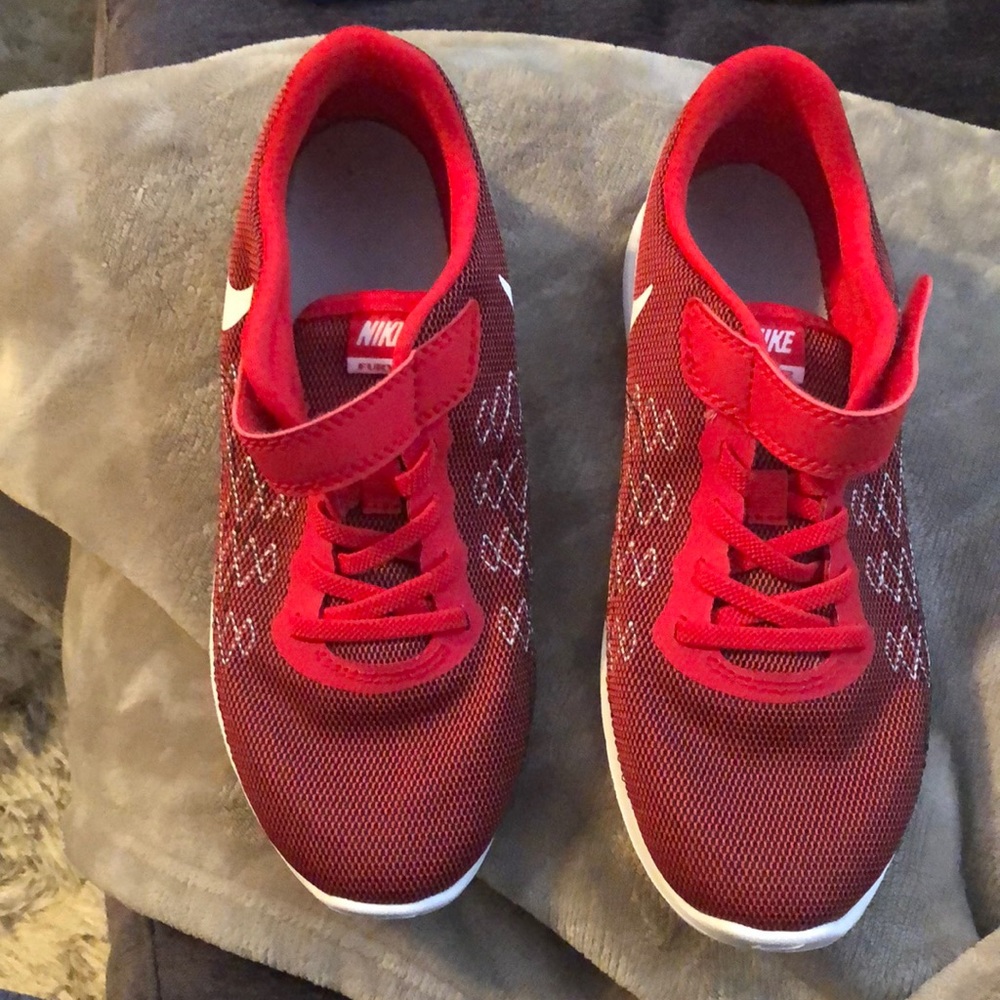 Boys Nike fury 2 nwot